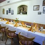 Pensión Meyer, Familie Orthacker 3*