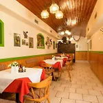 Meyer, Familie Orthacker 3*