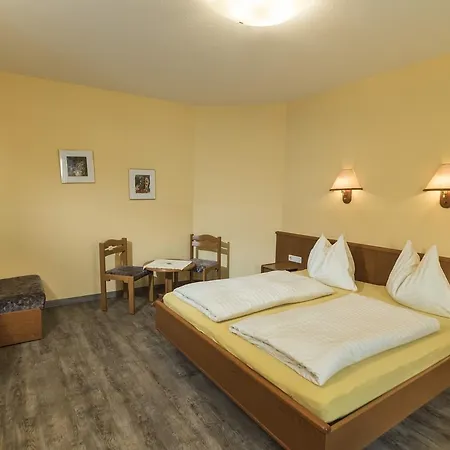 Гостьовий будинок Fruehstueckspension Meyer, Familie Orthacker