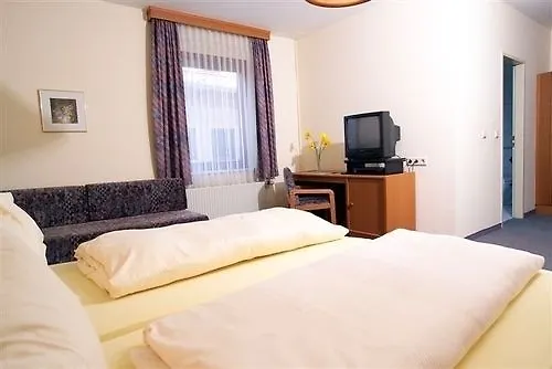 Fruehstueckspension Meyer, Familie Orthacker 3* Грац